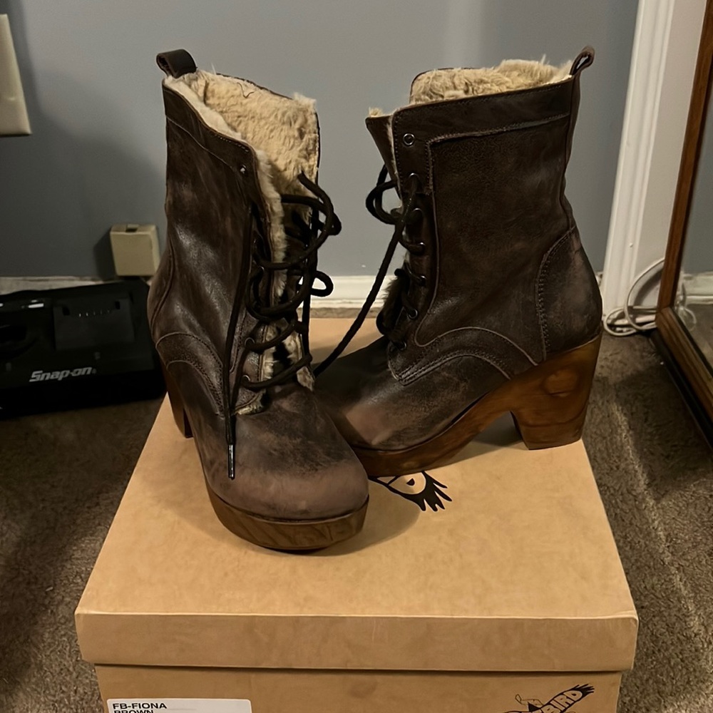 Worn only once…they are nice n fury inside keeps you warm